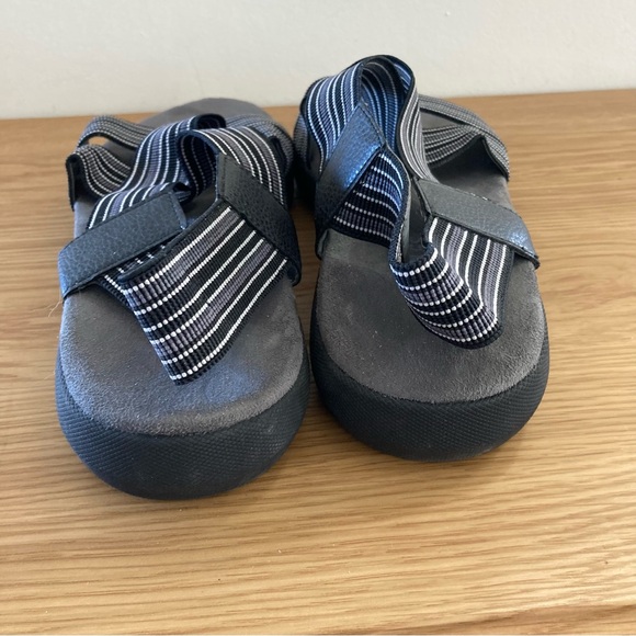 Aerosoles Size 10 Black, Grey & White Elastic Sandals - Picture 8 of 8